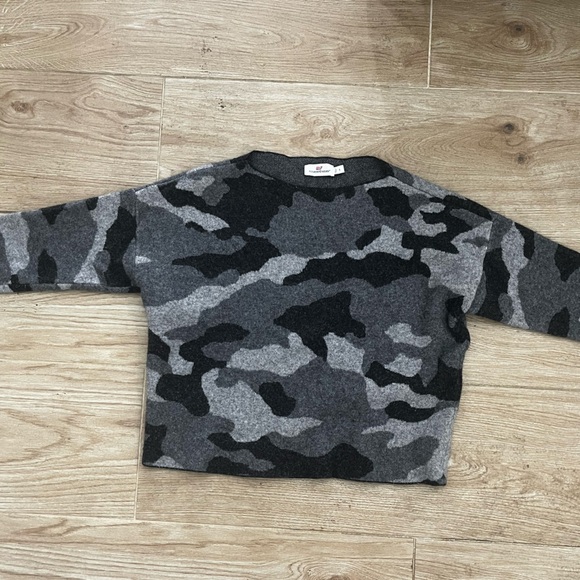 Vineyard Vines Camo Boatneck Sweater - Picture 4 of 5